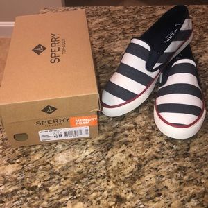Women’s Sperry Seaside Brexton in Navy, size 10